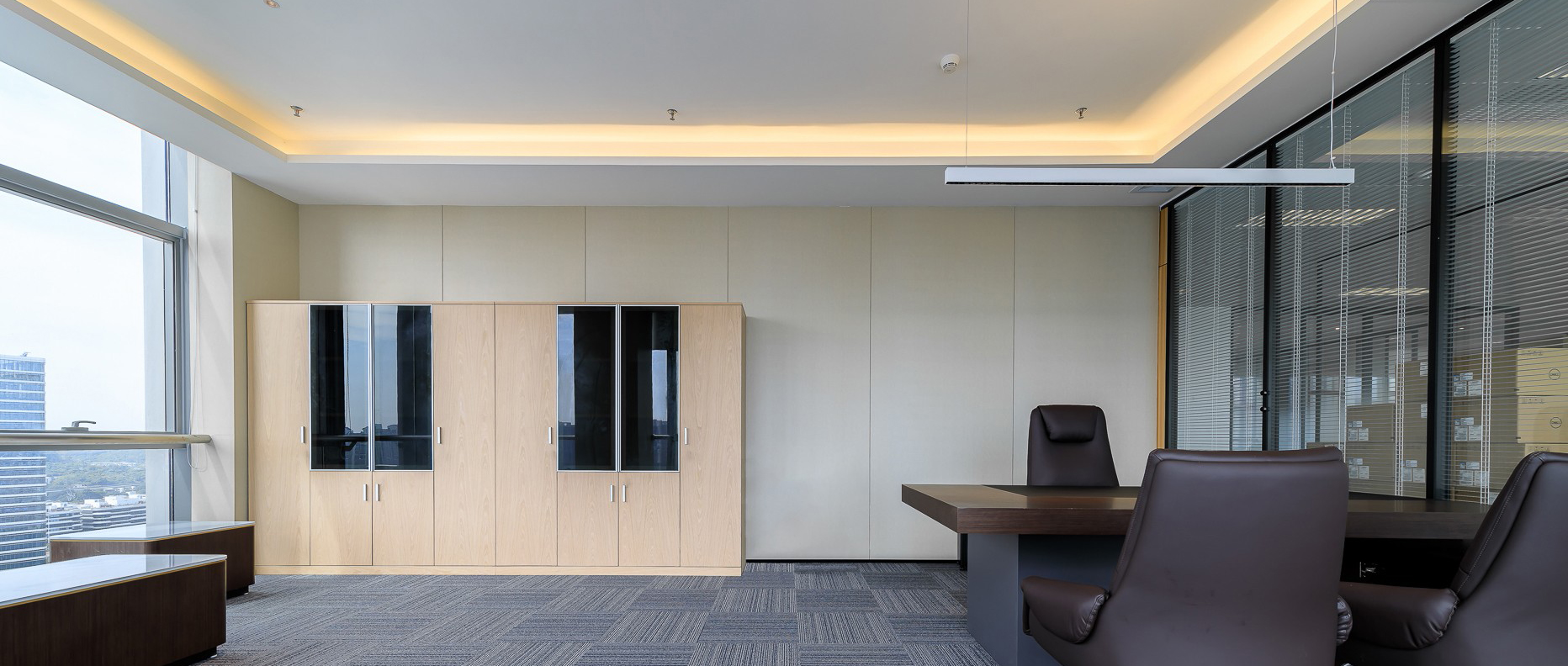 老板办公空间设计的设计方案有什么特点？每平方米办公楼的装修价格是多少？ 